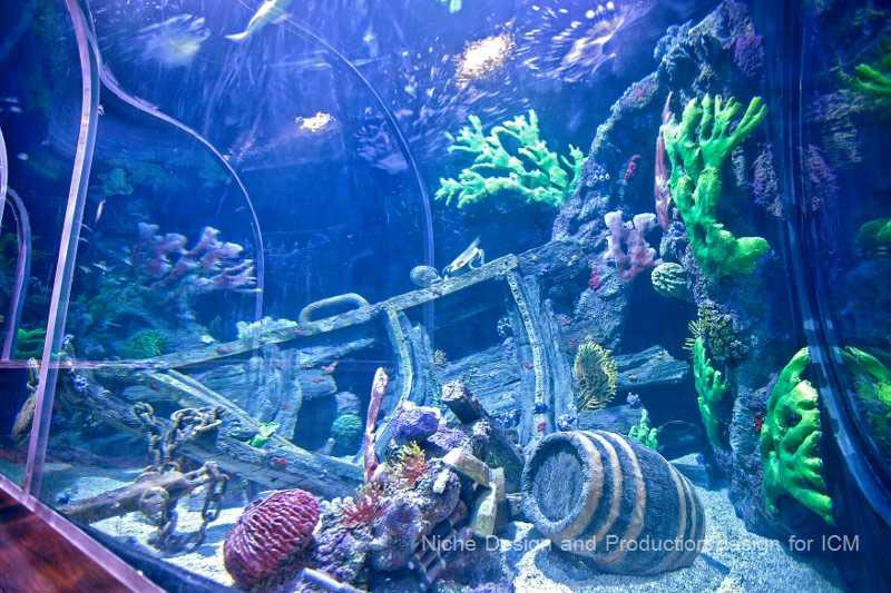 Fascinating fish tank decoration